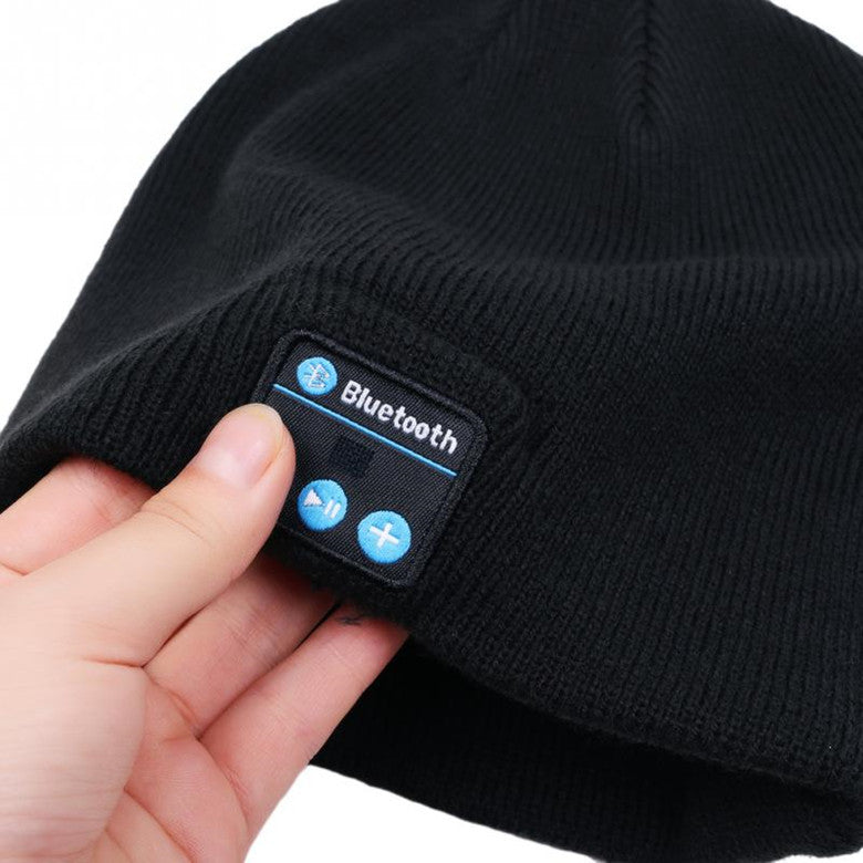 Caciula unisex cu 2 difuzoare, microfon si bluetooth