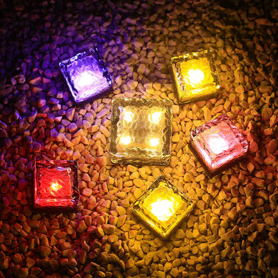 LAMPA SOLARA EXTERIOARA TIP CUB DE GHEATA